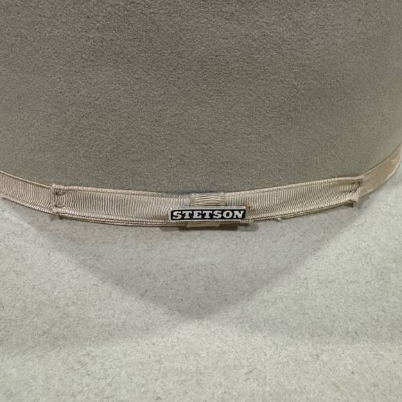 Stetson 8X silverbelly Wide Brim Hat size 7 1/8 (fits more like a 7) small flaws - Picture 3 of 12